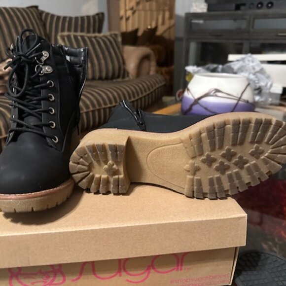 hiking boots - Picture 3 of 4